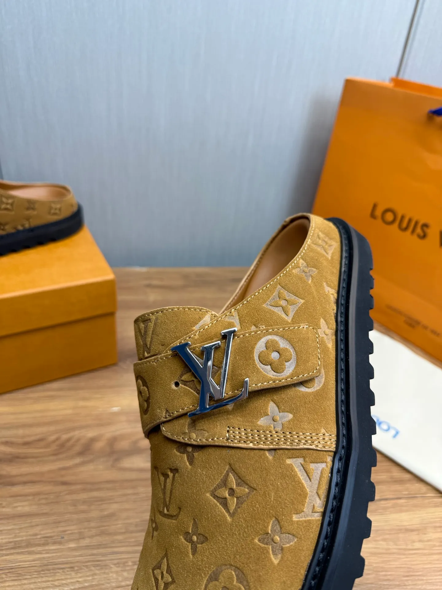Men's men's shoes 460💰 Lv. Popular couple slippers hot sale🩷💚 🩴Official website one to one production 35-45 sizes 45 46 🉑️Customized!